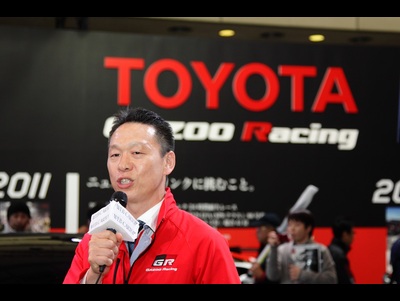 東京オートサロン2016の会場でトヨタCH-Rレーシングを公開