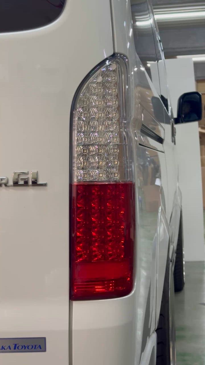 200系ハイエースバン S-GL 純正クリスタルコンビテール 左右 新車外し品 200系ハイエースバン S-GL 純正クリスタルコンビテール 左右