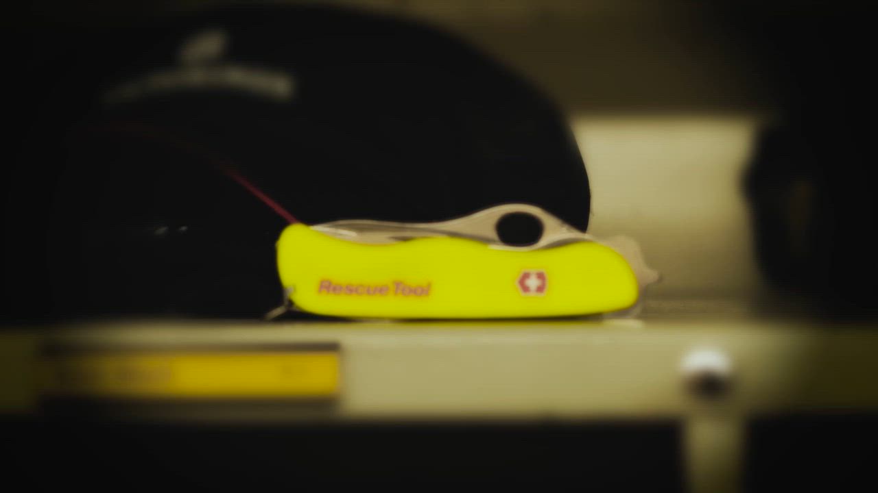 Victorinox 未使用【ヴィクトリノックス】レスキューツール　赤×黄 楽天市場】正規品・永久保証【 ビクトリノックス レスキュー
