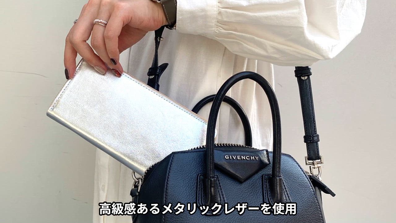 【美品】プラダ 長財布 ラウンドファスナー キルティング ロゴ 金具 水色 美品】プラダ 長財布 ラウンドファスナー キルティング ロゴ