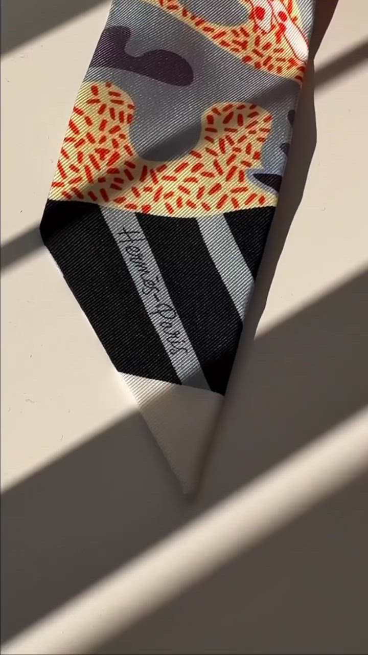 美品　HERMES エルメス　ツイリー　H柄　スカーフ　幾何学　シルク100% HERMES エルメス Twilly Scarf ツイリー スカーフ シルク100