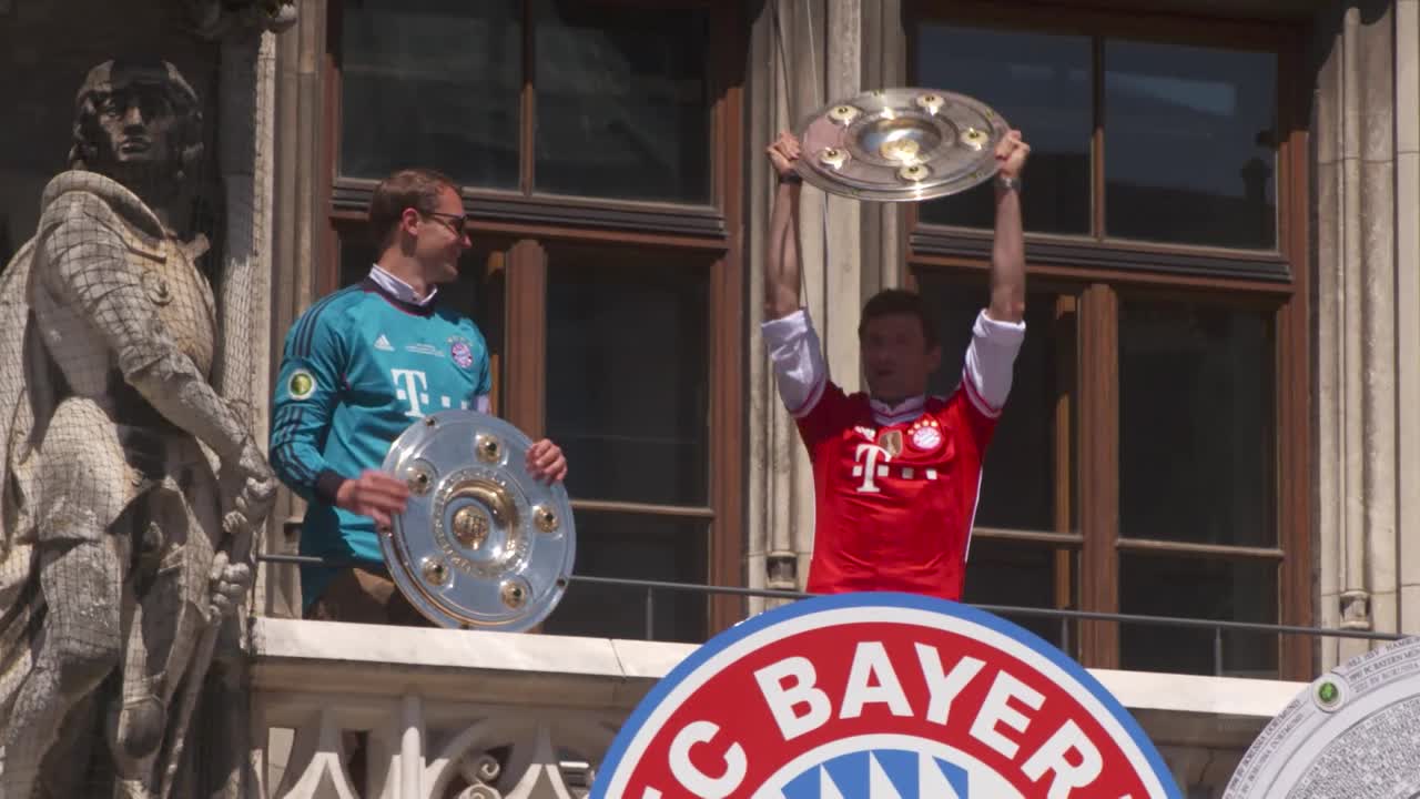 【動画】バイエルン・ミュンヘンがマリエン広場で10連覇をサポーターとともに祝う - スポーツナビ「ブンデスリーガ公式」