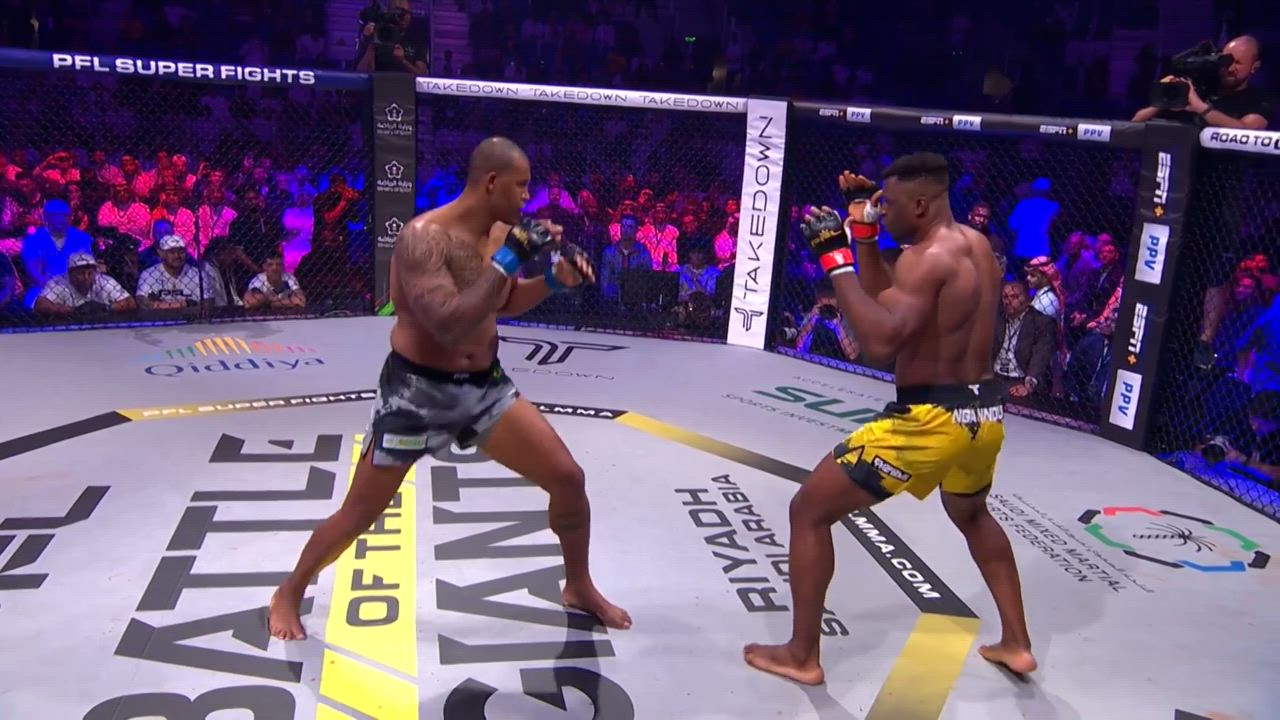 【MMA】フランシス・ガヌーが2年9ヶ月ぶりMMAでフェレイラを初回無慈悲なTKO！｜PFL スーパーファイト