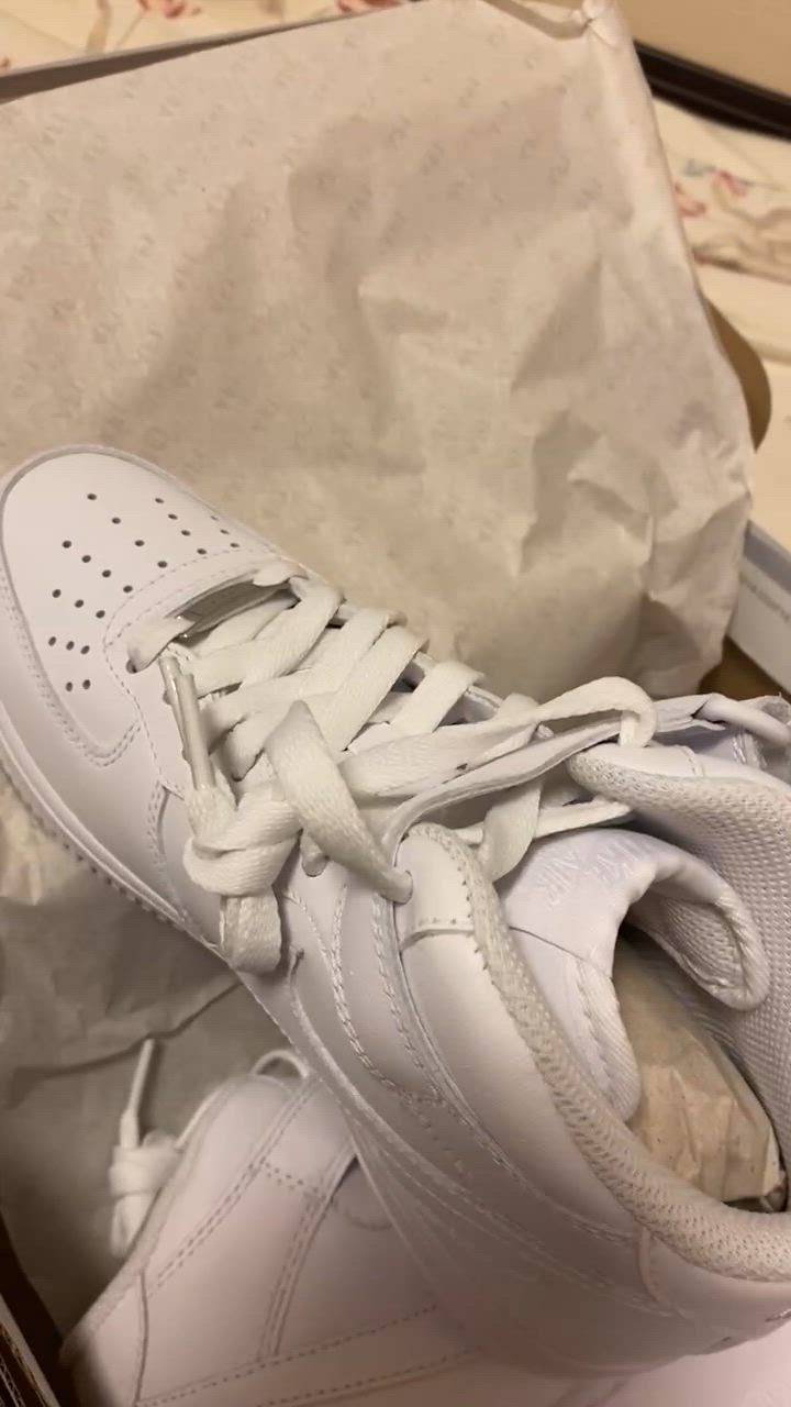 NIKE ナイキ エアフォース1 07 ミッド スニーカー レディース
