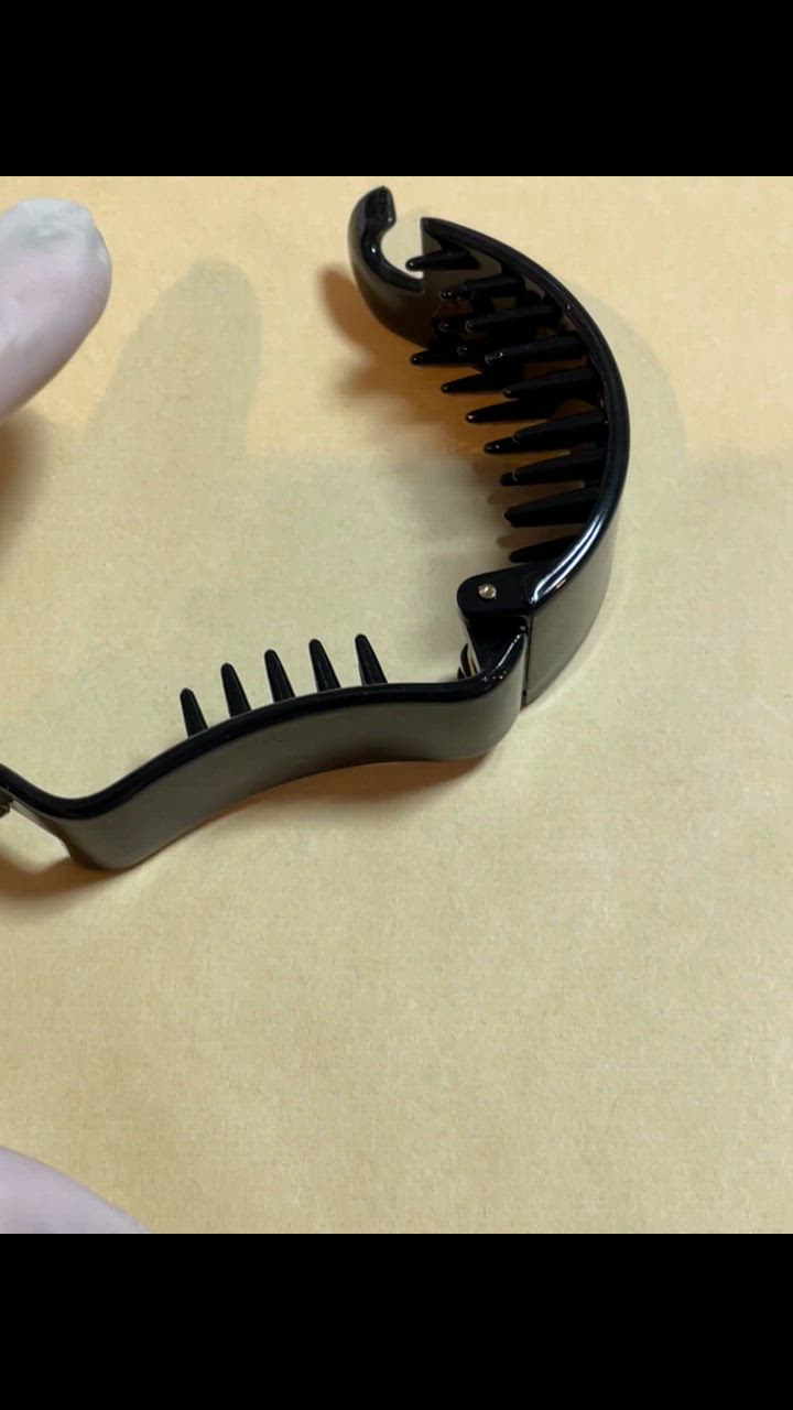 ブラックアーチ型ヘアクリップ 楽天市場】プラスチック製 ヘアクリップ アーチ型 黒 1個 バナナ