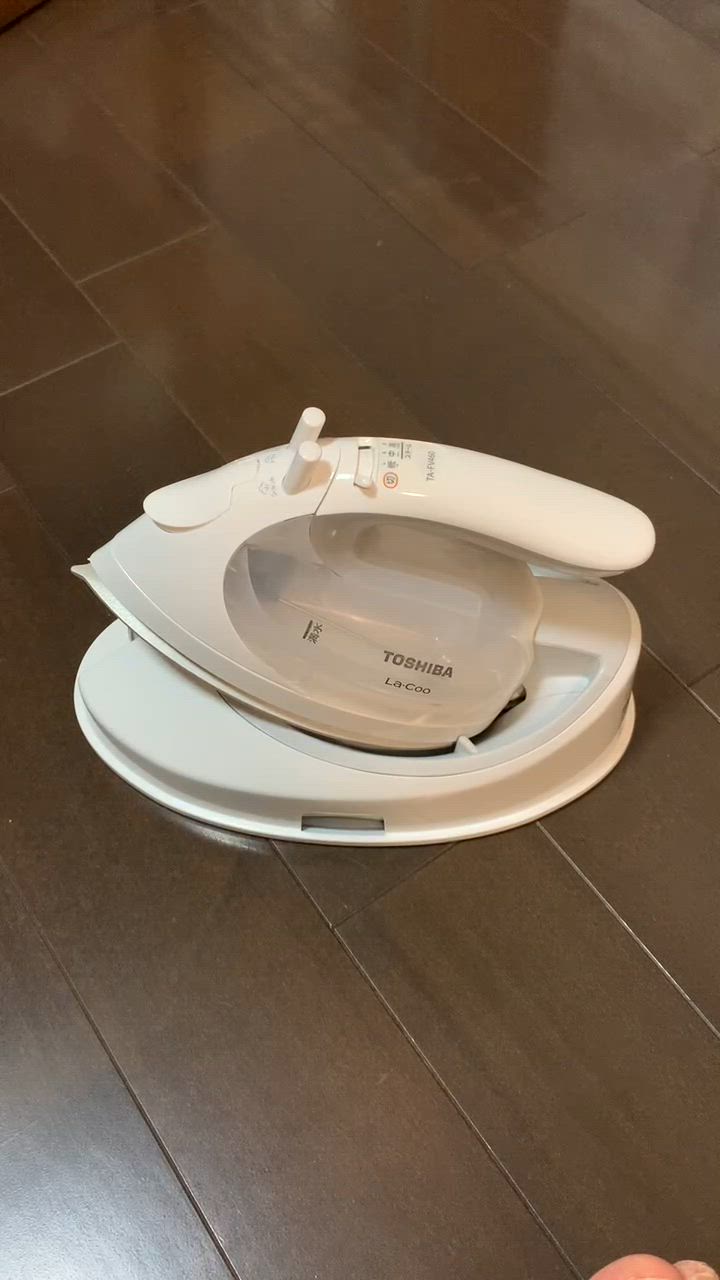 TOSHIBA 東芝 コードレス スチームアイロン ホワイト La・Coo TA TOSHIBA 東芝 コードレス スチームアイロン ホワイト La・Coo TA