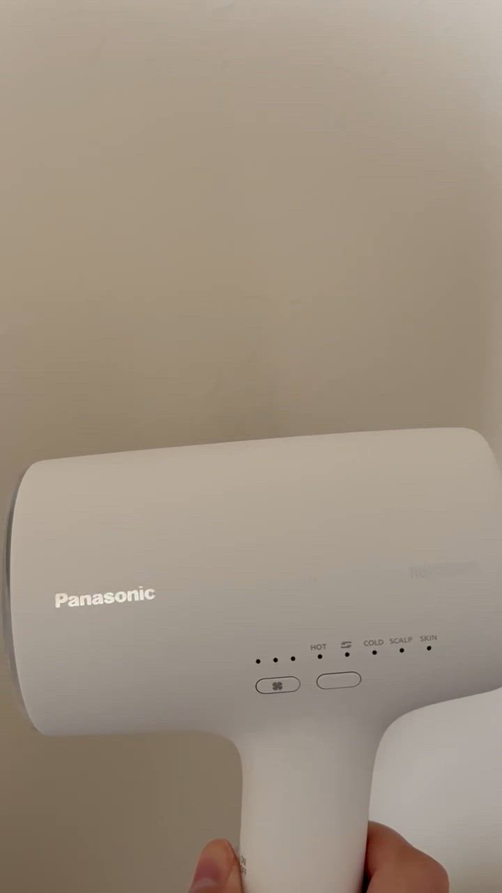 Panasonic ヘアドライヤー EH-NA0J ホワイト 1200W パナソニック ナノケア EH-NA0J-W [ウォームホワイト] 価格比較