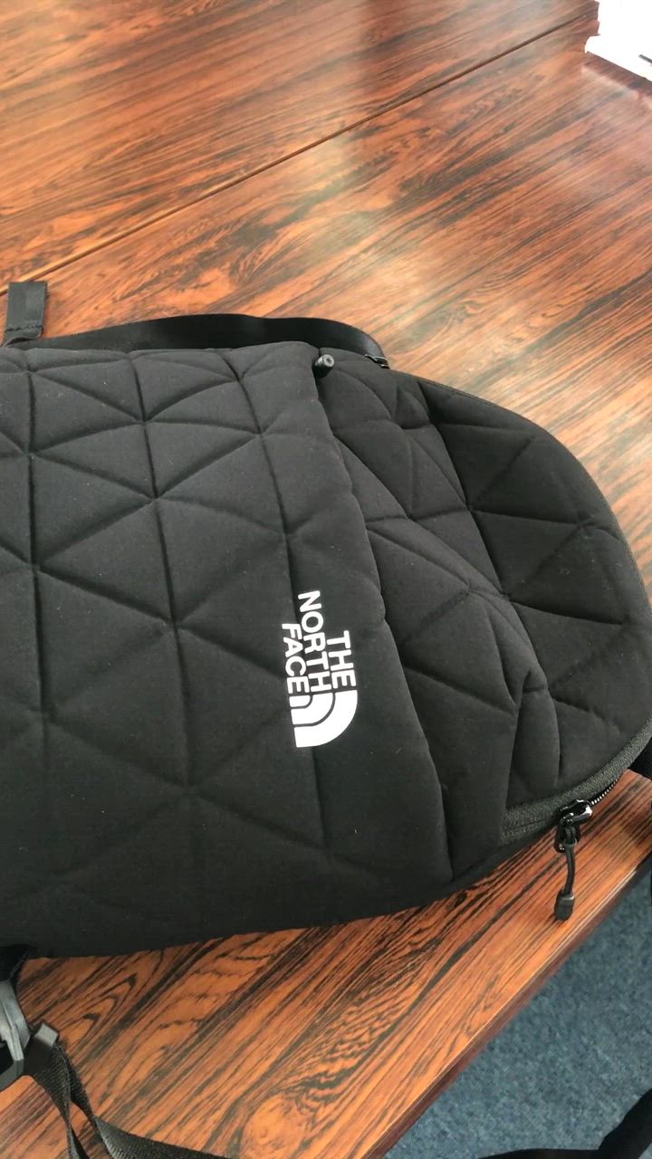 美品　ノースフェイス　リュック　ブラック　NM32351 6L ザ・ノース・フェイス（THE NORTH FACE）（メンズ、レディース