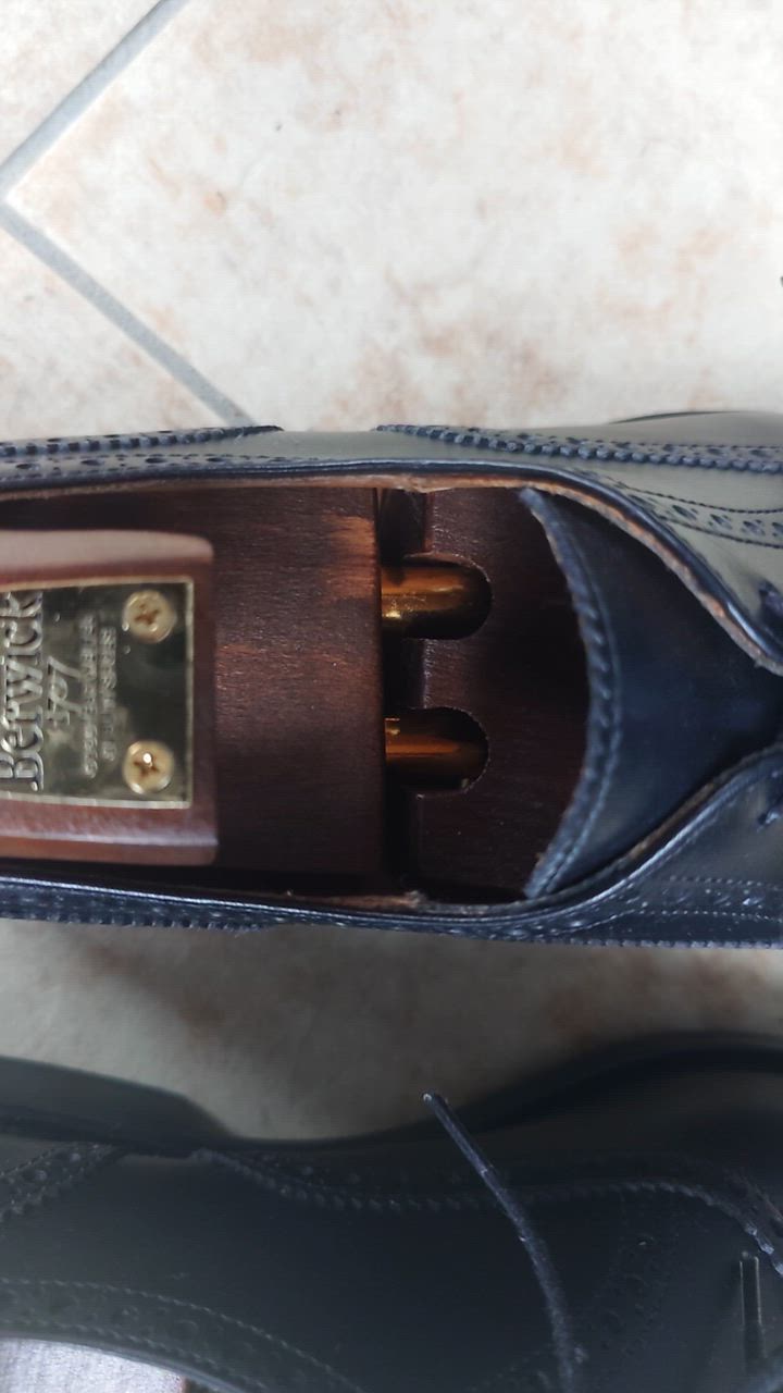 Berwickダークブラウン レザー ローファー 木製シューツリー付き Berwick1707 | シューツリー ダークブラウン – バーウィック