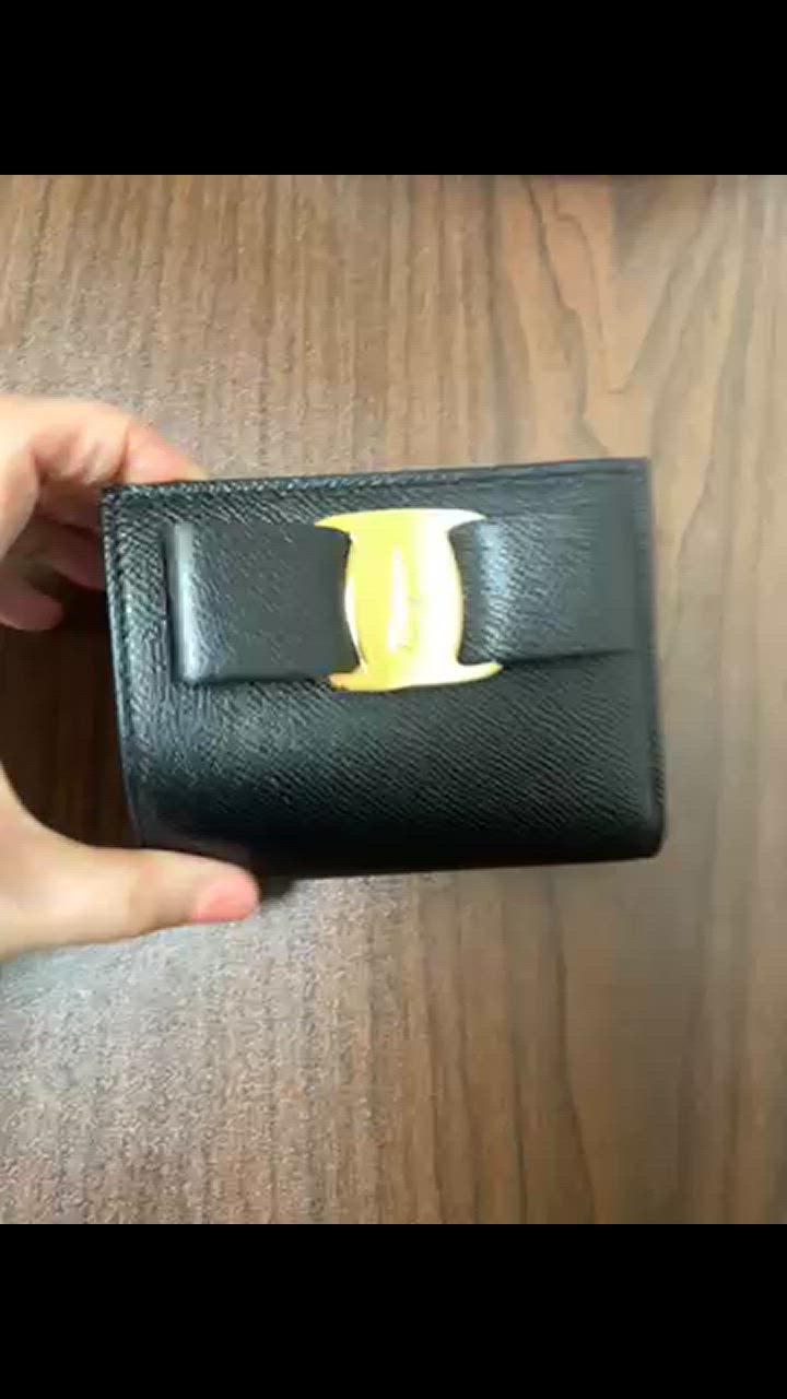 FERRAGAMO フェラガモ 2つ折り財布 小銭入れ付き レディース