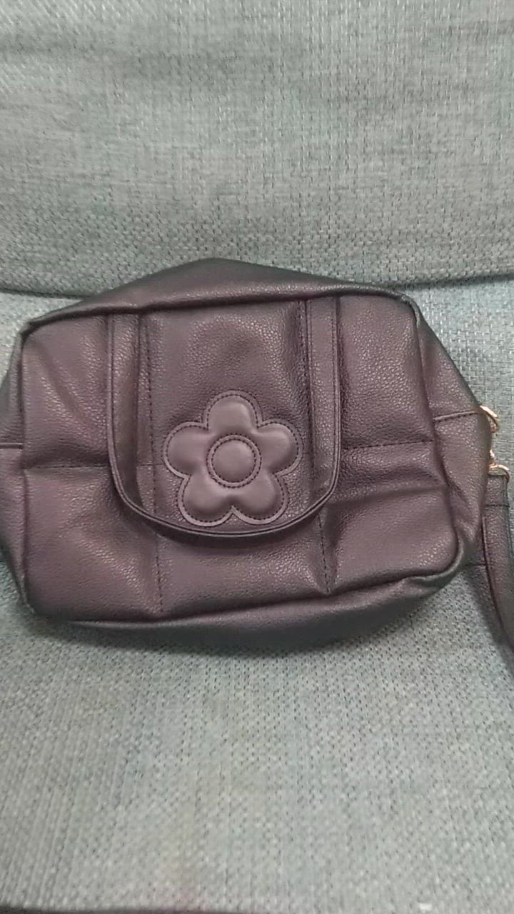 未使用　マリークワント　黒 花柄キルティング ボディバッグ MARY QUANT マリークワント ボディバッグ キルティング デイジー