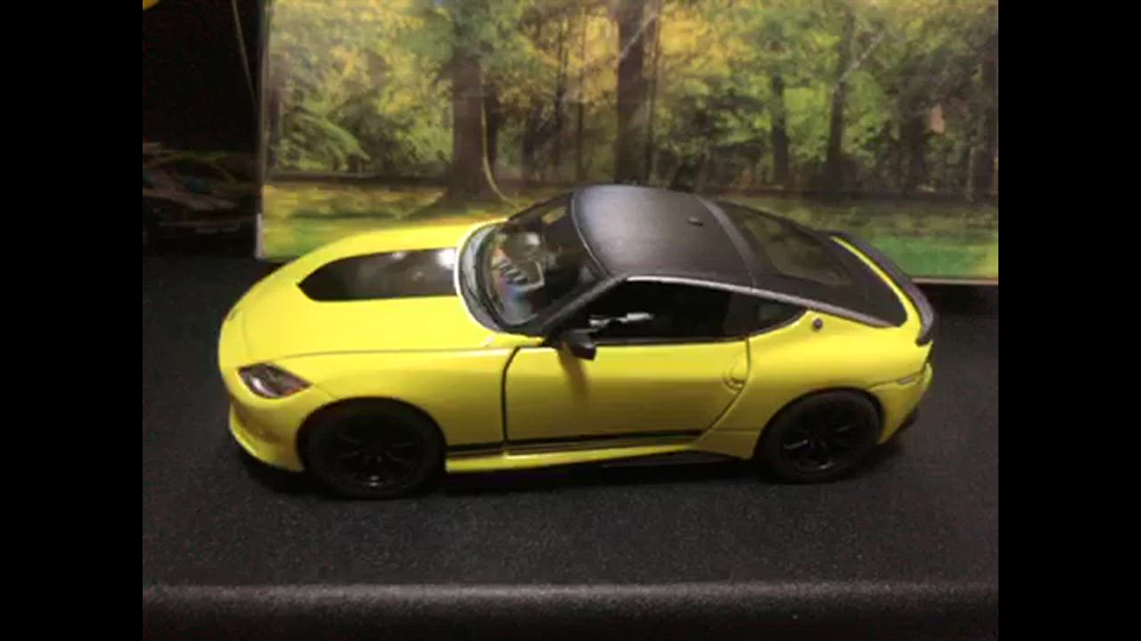 セール価格　新品【ラッセルノ】Mサイズ相当　イエロー KinSMART 1/36日産/ニッサン/フェアレディZ/2023(イエロー