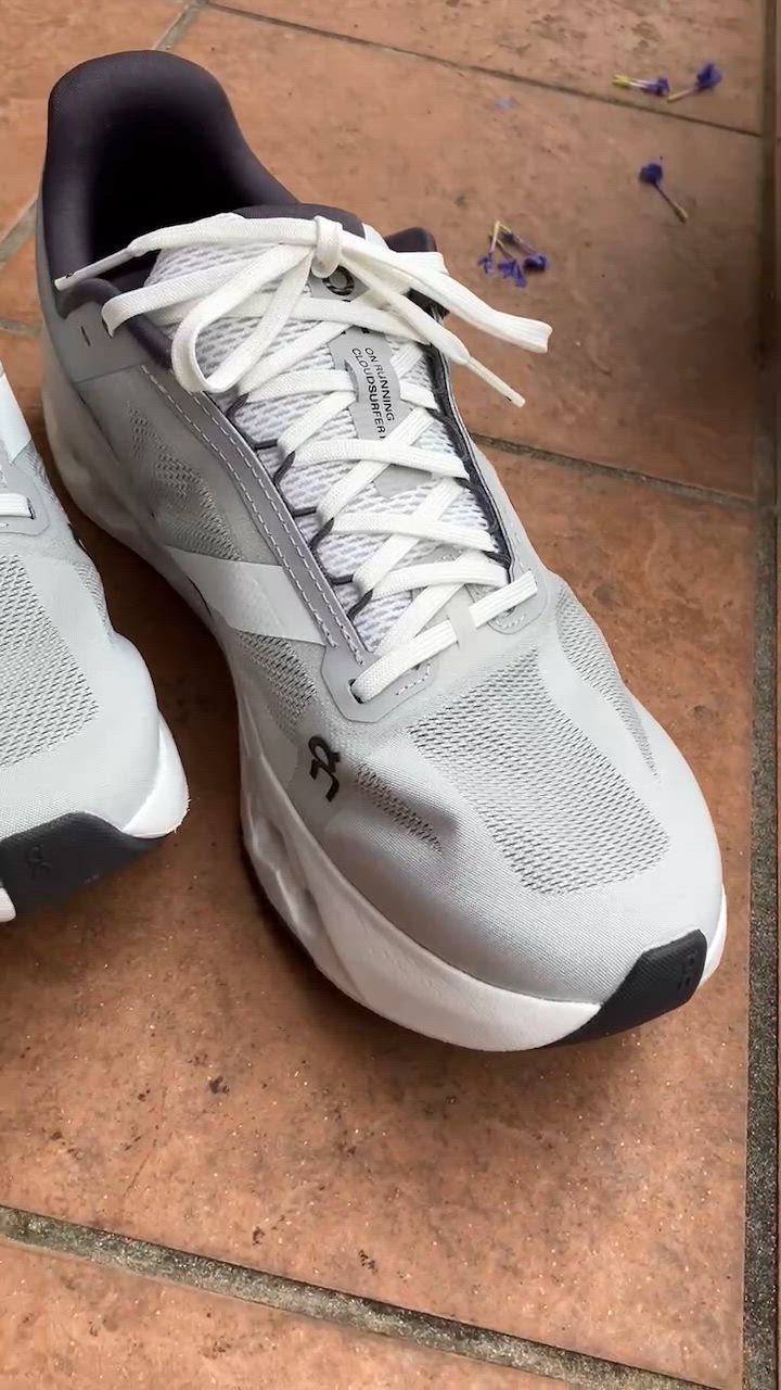 On ランニングシューズ グレー ウィメンズ Cloudsurfer Trail | グレー | On 日本