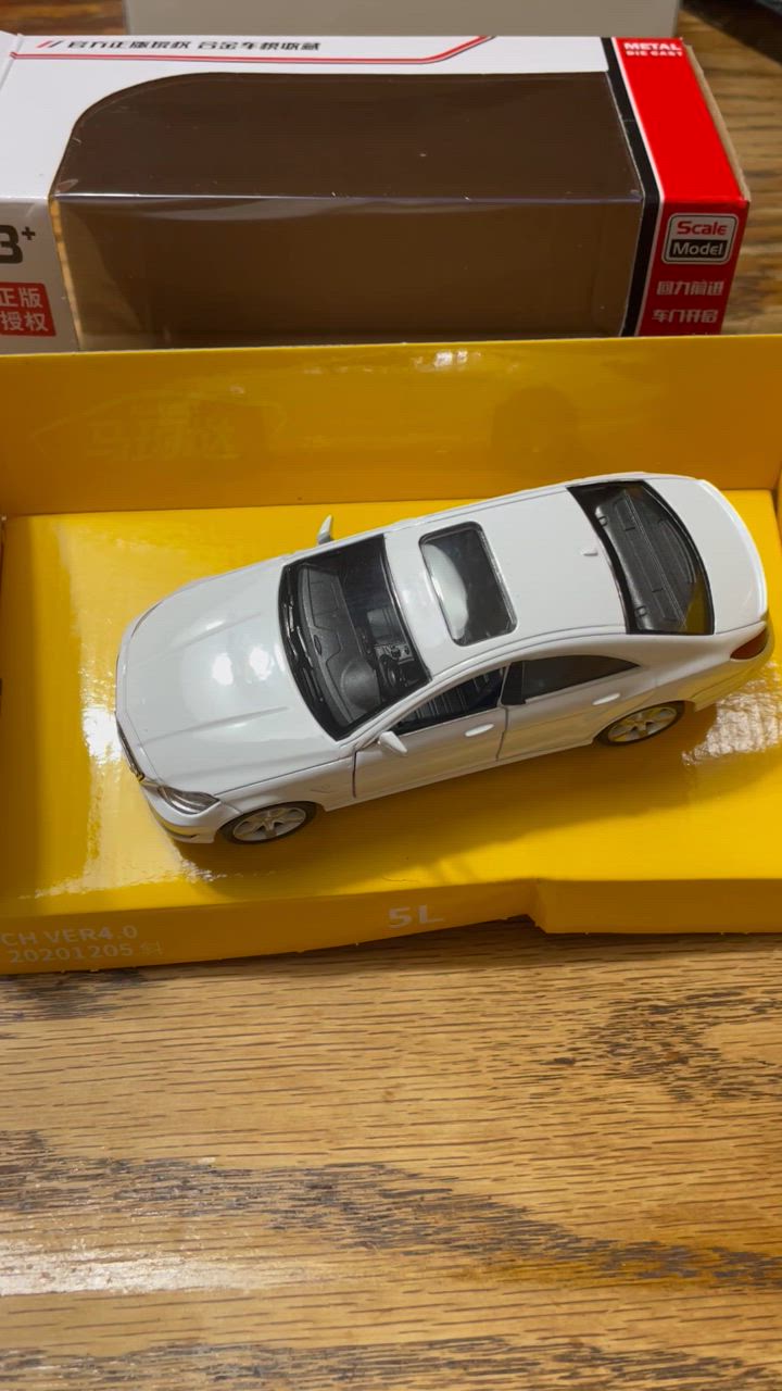 おもちゃ ミニカー 1:36スケール メルセデスベンツ CLS 63 AMG