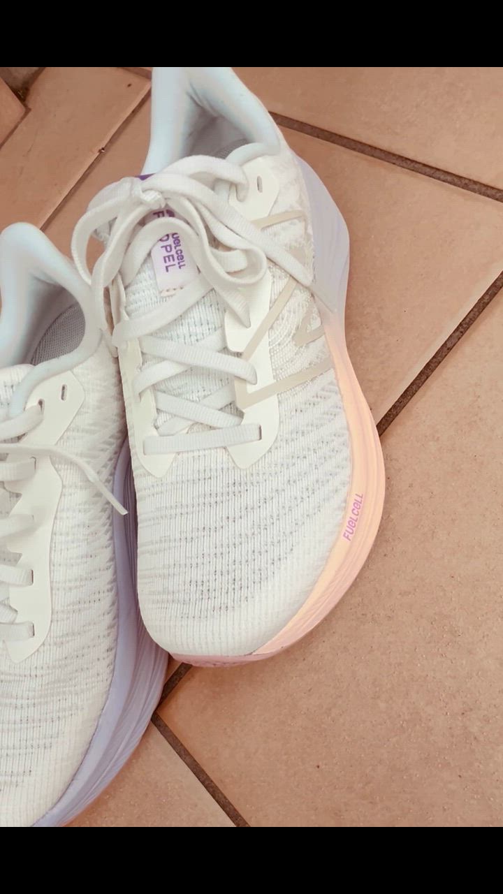 ニューバランス　プロペルV4 ホワイト　26センチ New Balance ニューバランス レディース ランニングシューズ