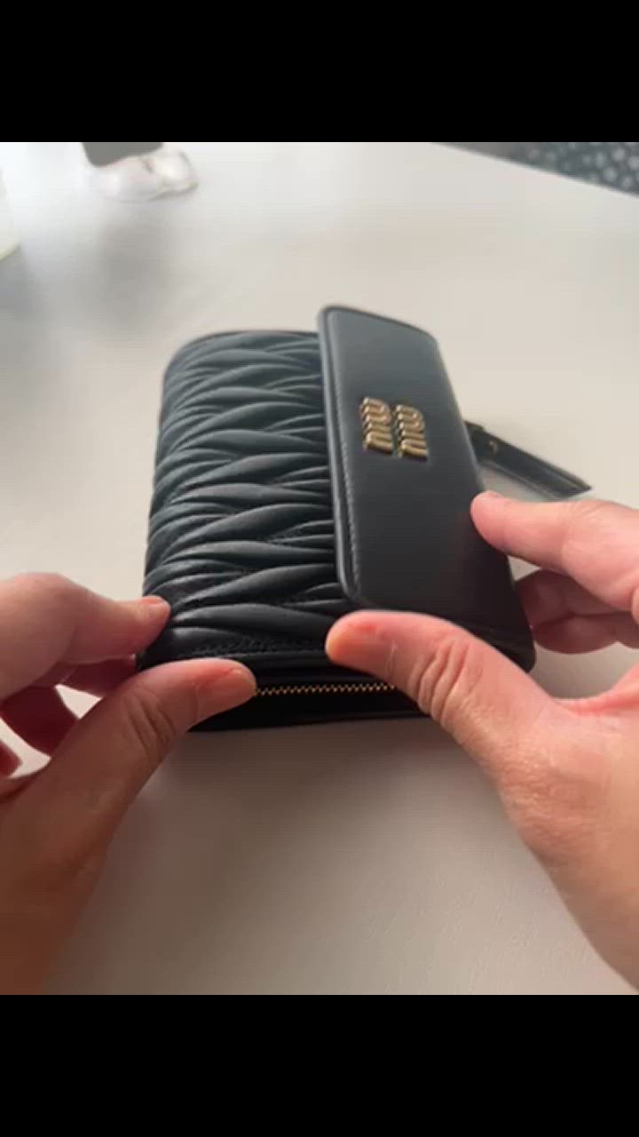 miumiu ミュウミュウ レザー財布 長財布 マテラッセ 黒 MiuMiu MATELASSE(ミュウミュウ マテラッセ) 長財布(レディース