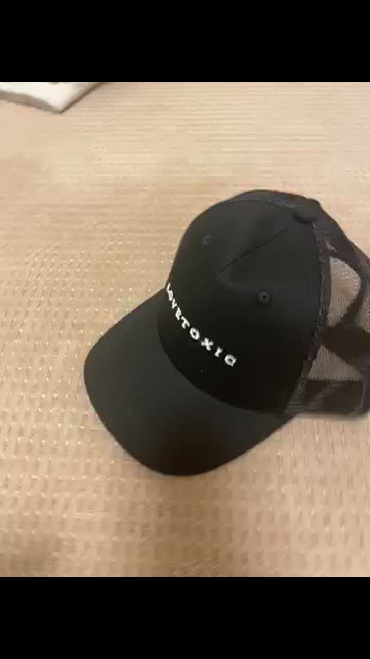 LOVETOXIC キャップ 帽子 立体刺しゅうロゴメッシュキャップ