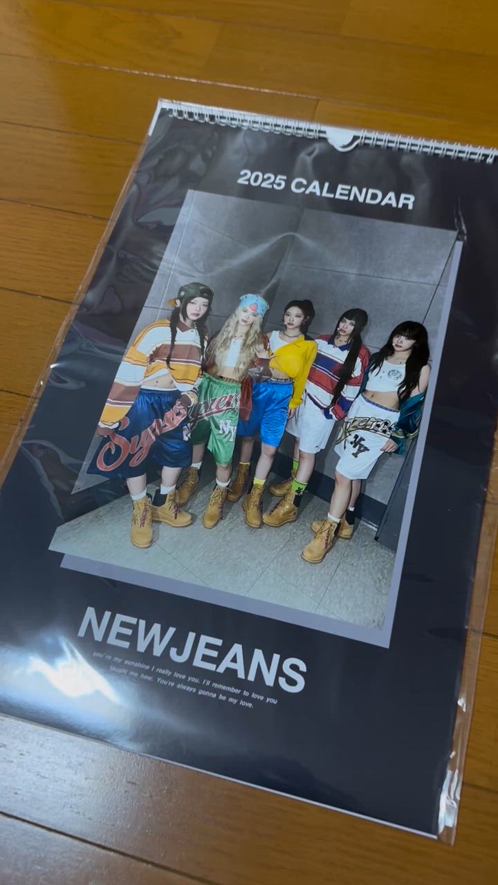 NewJeans ニュージーンズ グッズ 大判 壁掛け カレンダー 2025年