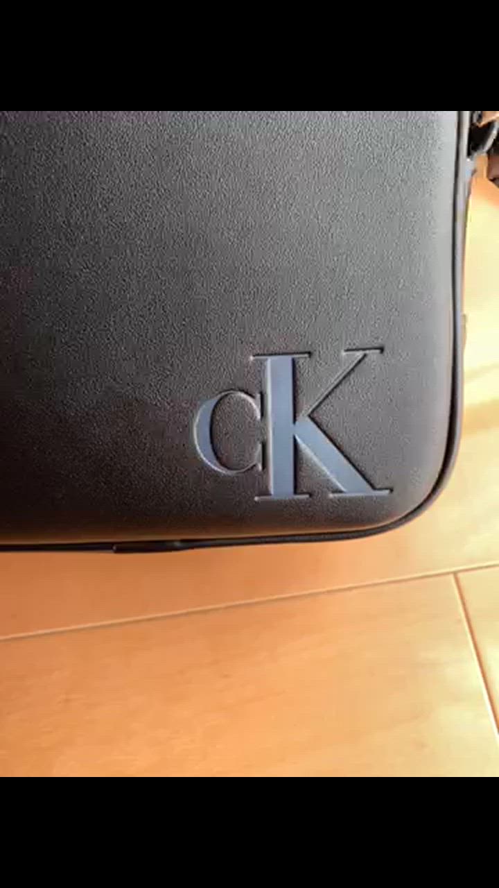  ★CKモノグラム ロゴ ウォレットバッグ Calvin Klein☆CKモノグラム ロゴ ウォレットバッグ