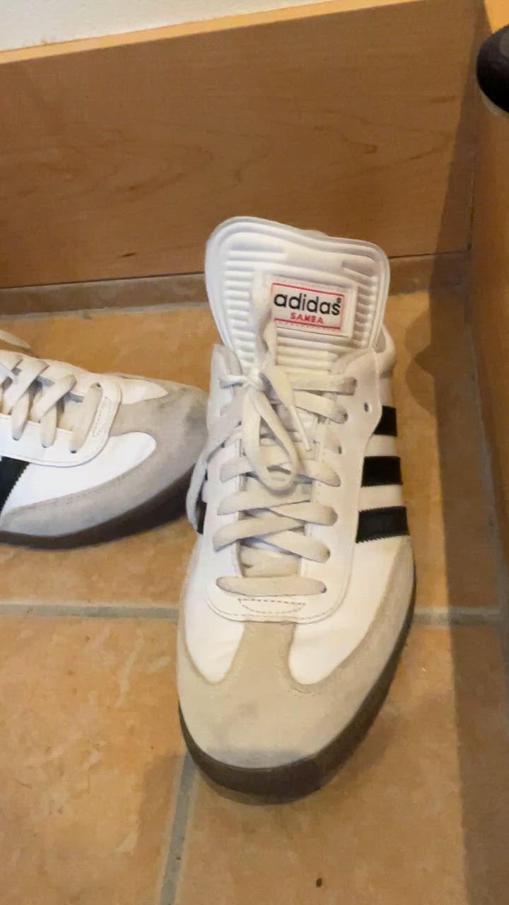 adidas アディダス（adidas）（メンズ、レディース）スニーカー