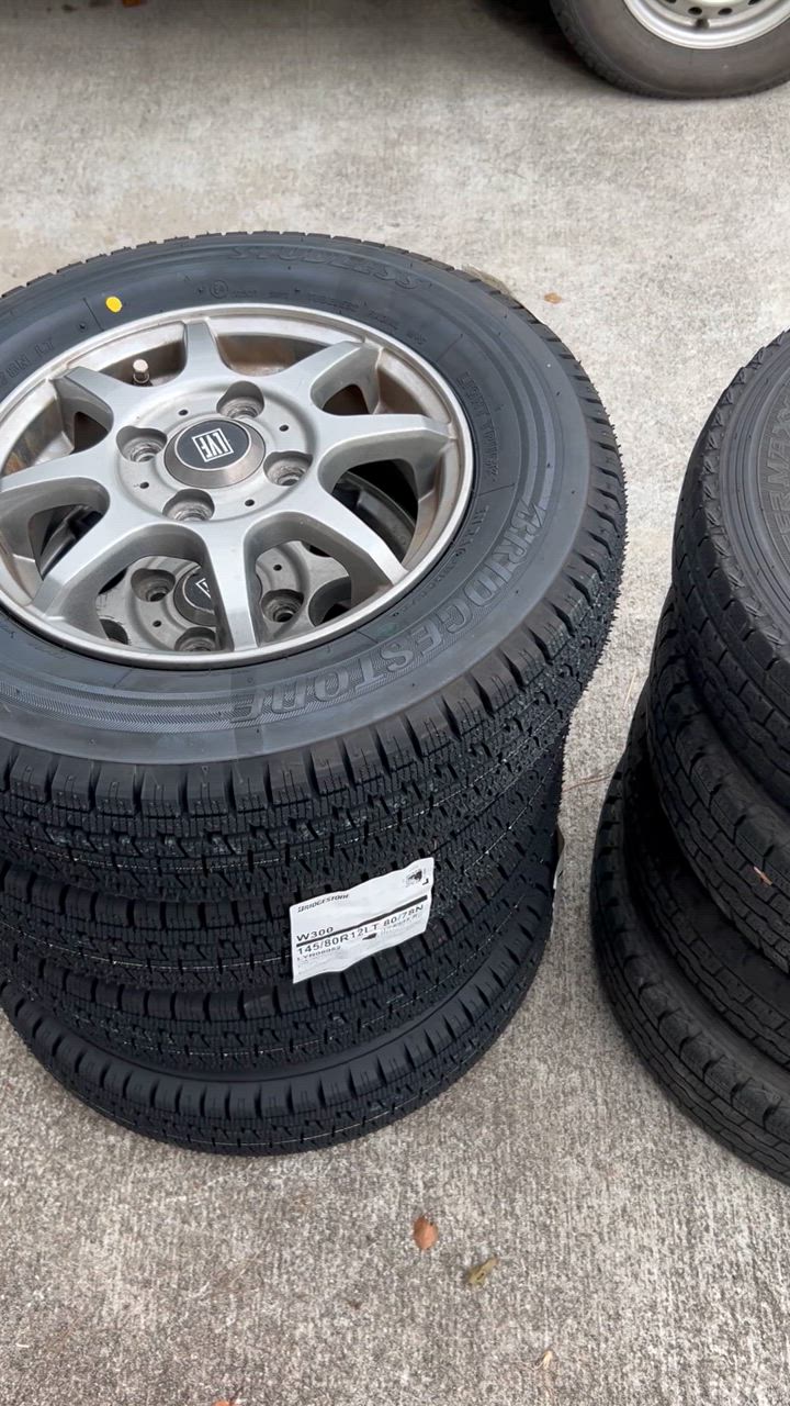 BRIDGESTONE 145/80R12 W300スタッドレスタイヤ4本セット BRIDGESTONE 4本セット スタッドレスタイヤ 145/80R12