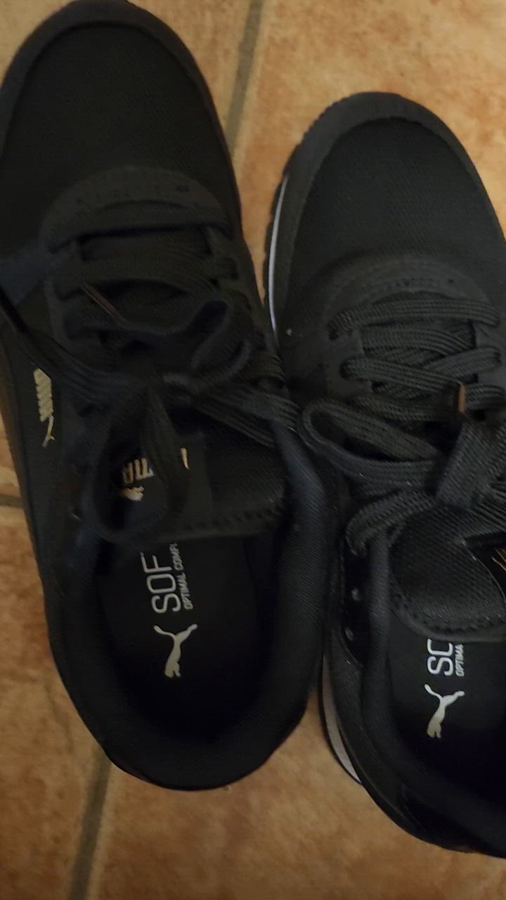 新品。【PUMA】レア。スニーカー。黒×ゴールド。22.5 PUMA W MAYZE LTH 