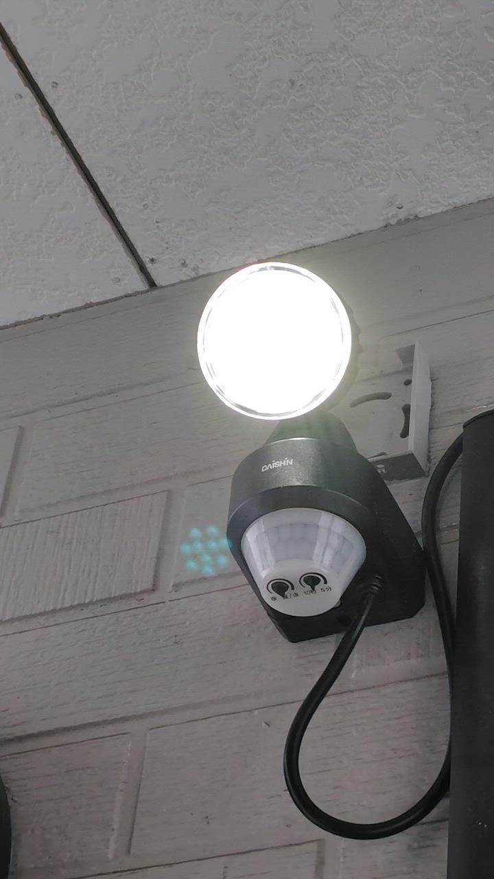 DAISHIN センサーライト 屋外 LED コンセント 人感 防犯ライト