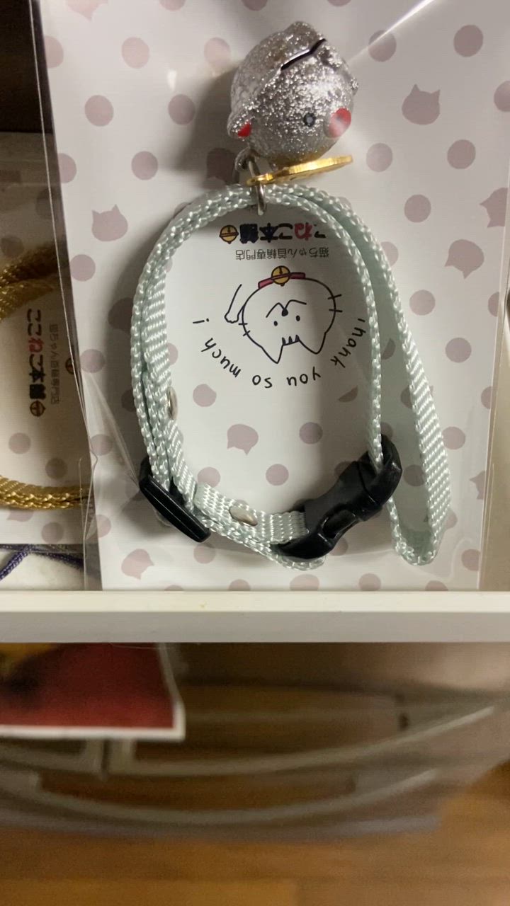 キラキラ♪金と銀のブタさん鈴付き首輪 お守りチャーム付 鈴付