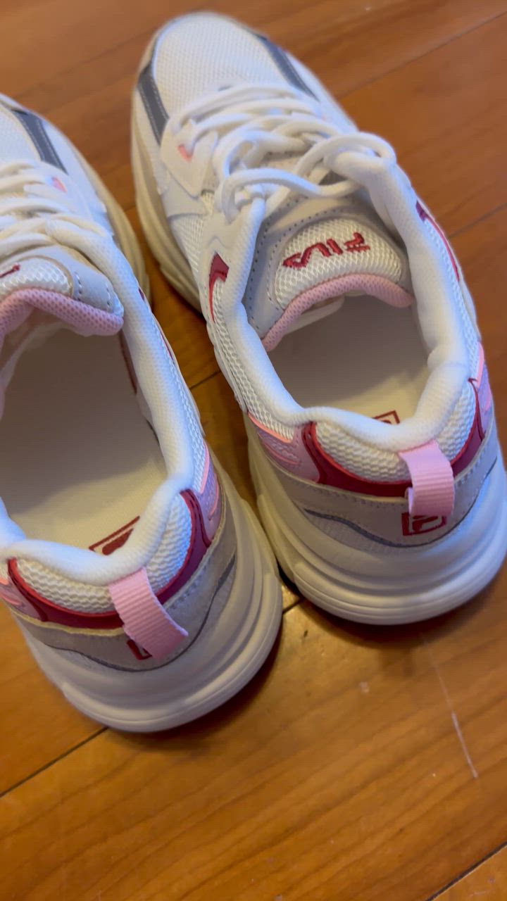 2022-23秋冬モデル＊FILAフィラ＊ファースコート ベージュM FILA（フィラ）の「FILA Electrove 2 / フィラ エレクトローブ 2
