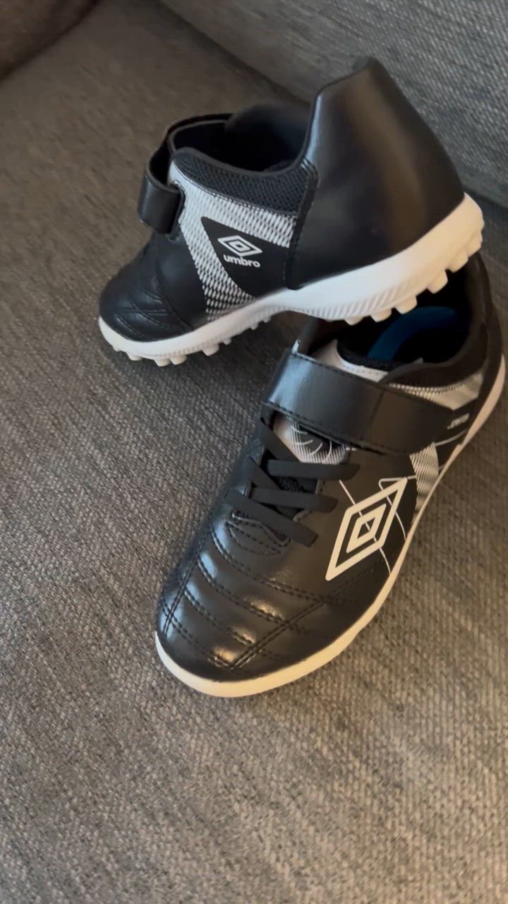 umbro アンブロ キッズ サッカー トレーニングシューズ 16-24cm