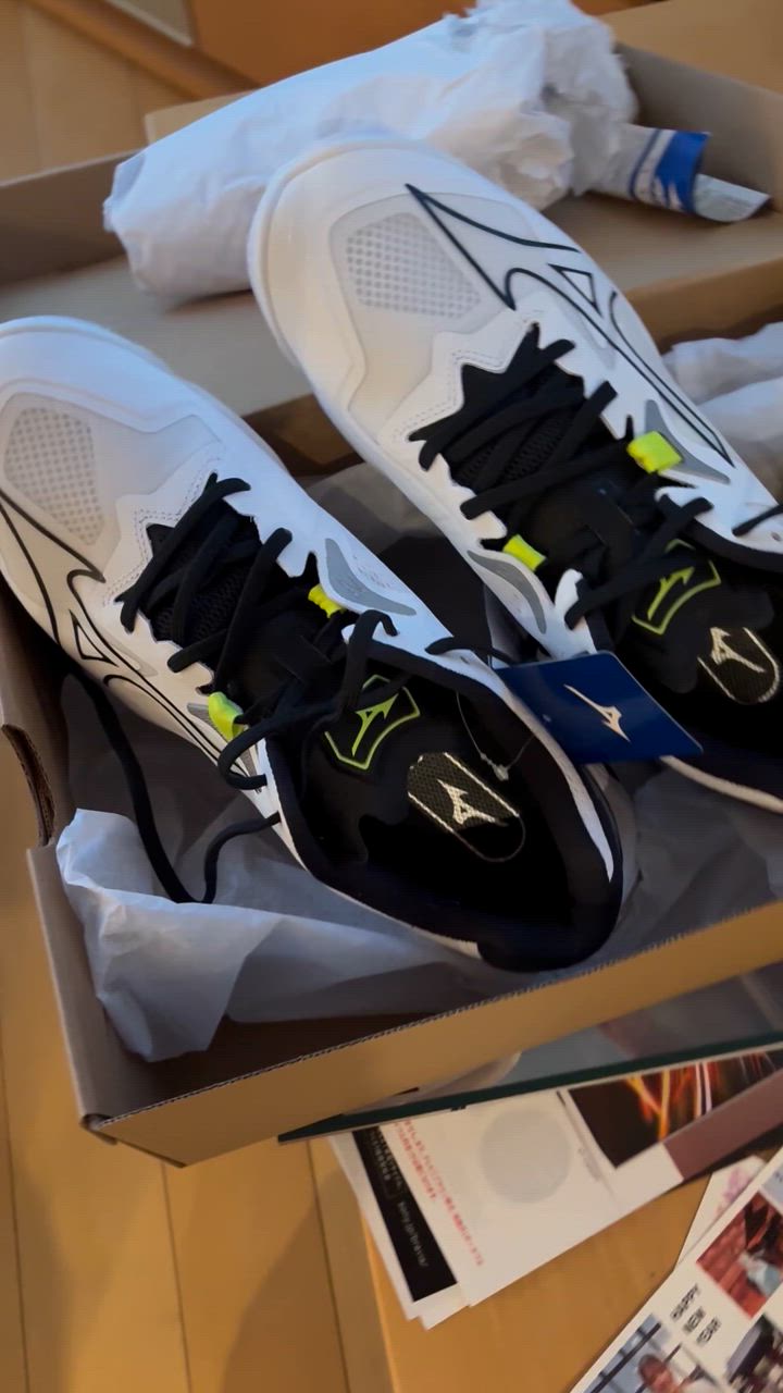 MIZUNO ミズノ WAVE LIGHTNING Z8 ウエーブライトニング