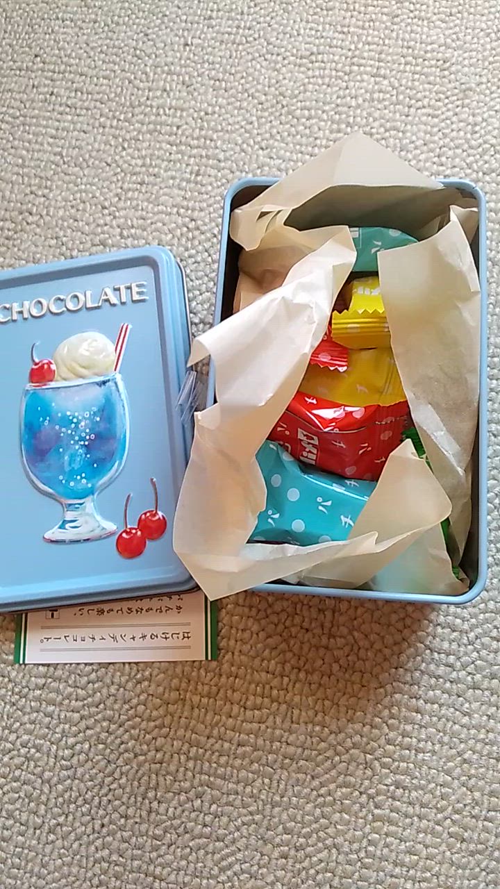 はじけるキャンディチョコレート アソートメント缶（ミニ）Mary