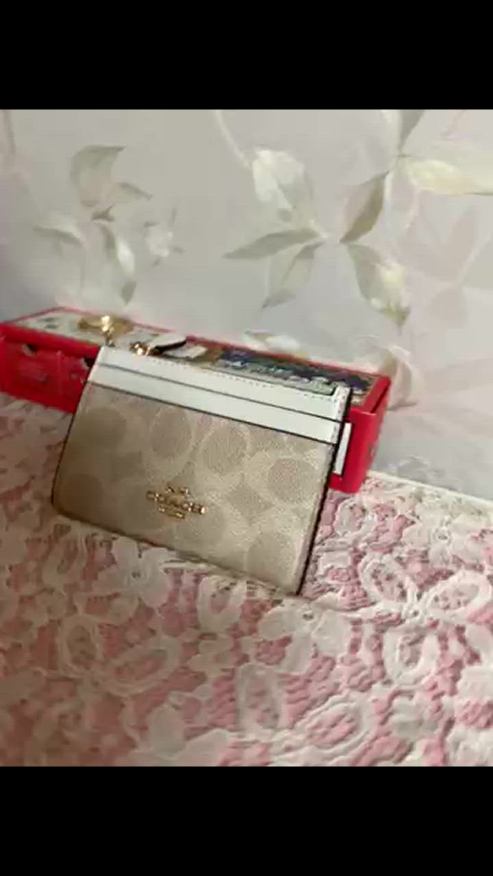 レディース　COACH コーチ　カードケース　コインケース　小銭入れ　ベージュ Coach(コーチ) コインケース・小銭入れ(レディース) - 海外通販