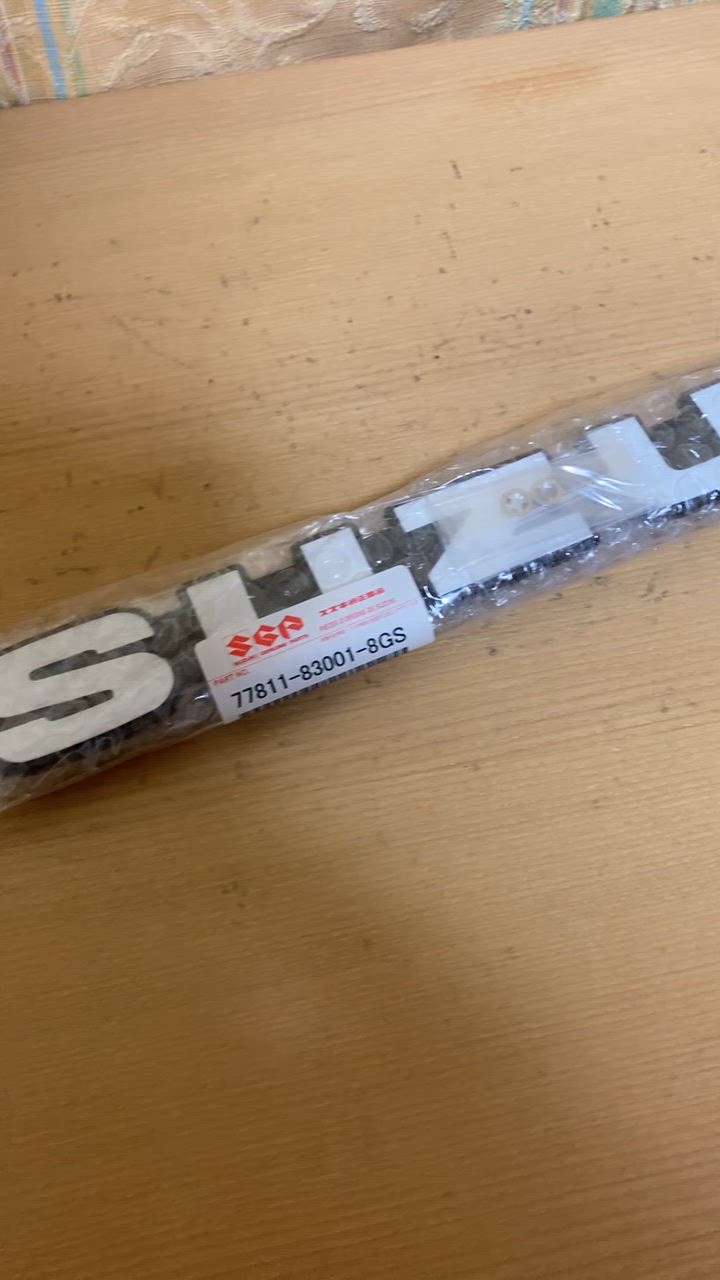 スズキ純正 フロント エンブレム ナット付 ジムニー JA11 1型