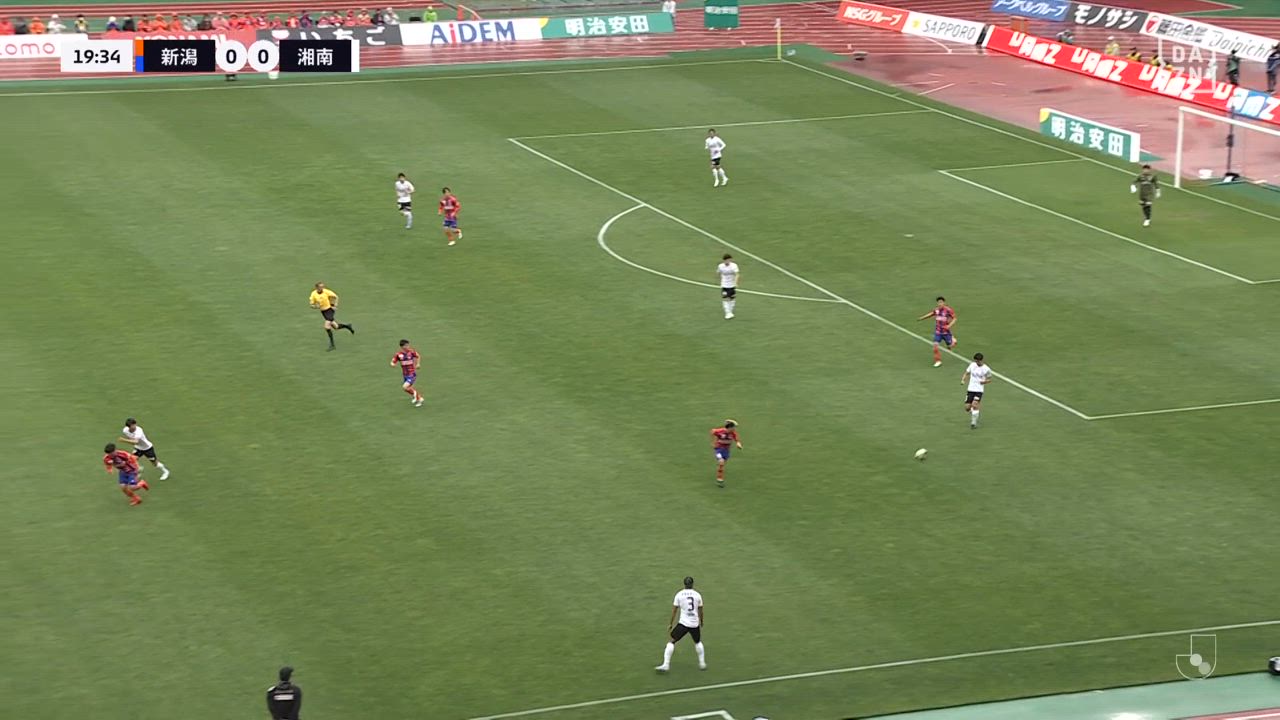 湘南・ルイス フェリッピがロングレンジから決めた！振り向きざまのゴラッソ炸裂！【第18節】新潟 vs 湘南