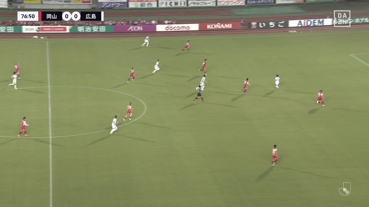 広島・加藤陸次樹のバイシクルは惜しくも正面！【第23節】岡山 vs 広島