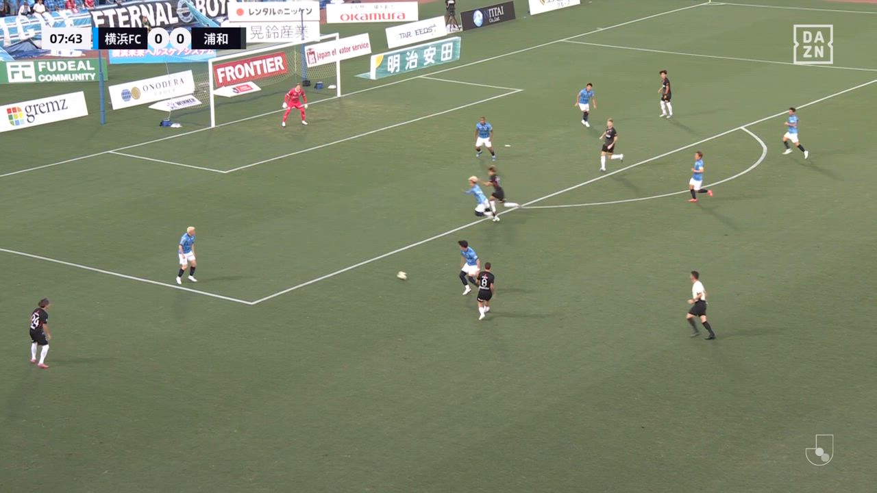 浦和、新加入の小森飛絢がこぼれ球を押し込んだ！【第25節】横浜FC vs 浦和