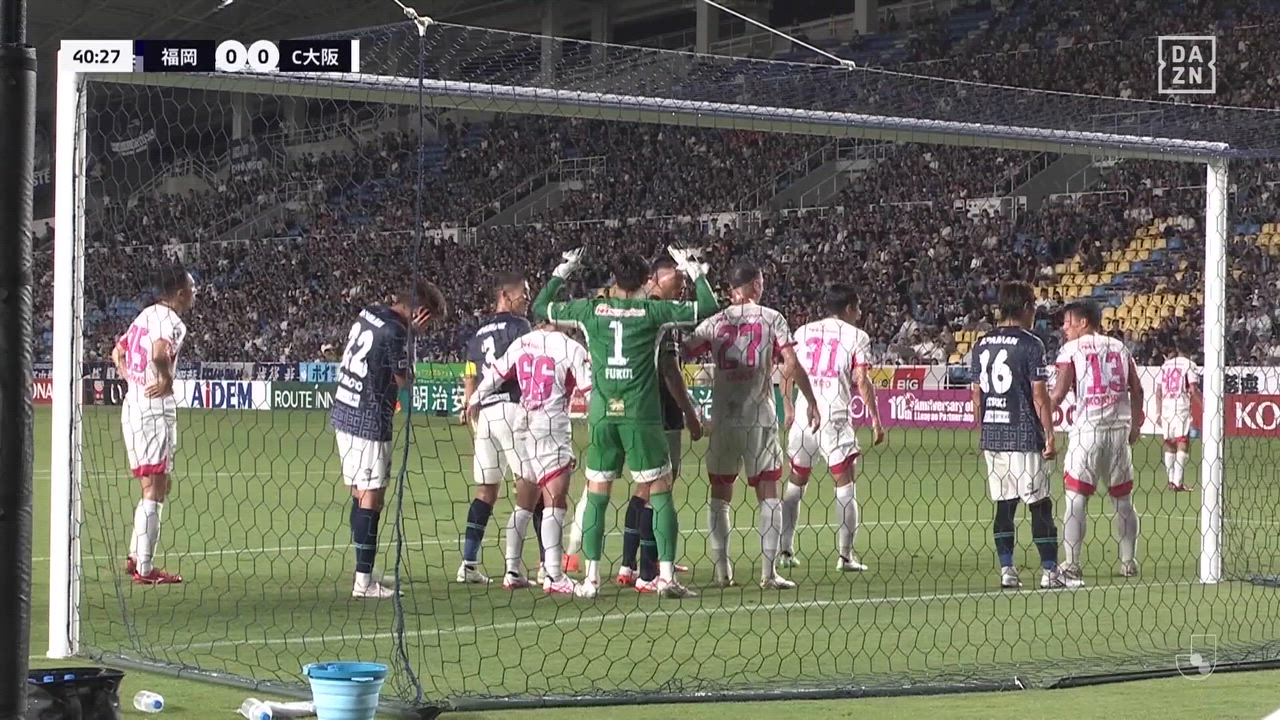 福岡・見木友哉の雨を利用した鋭いシュートが決まる！【第29節】福岡 vs C大阪