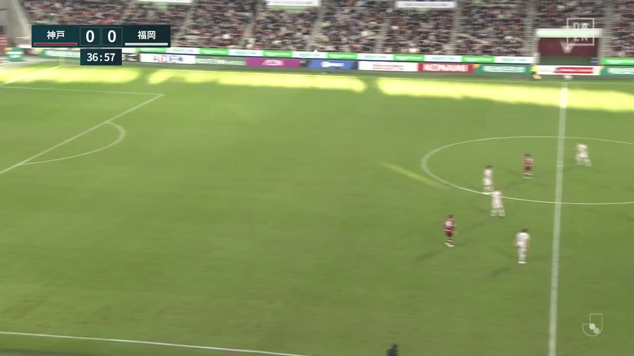 神戸・大迫勇也、前線でパスを受けてシュートを放つもボールはわずかに枠の左へ【第2節】神戸 vs 福岡