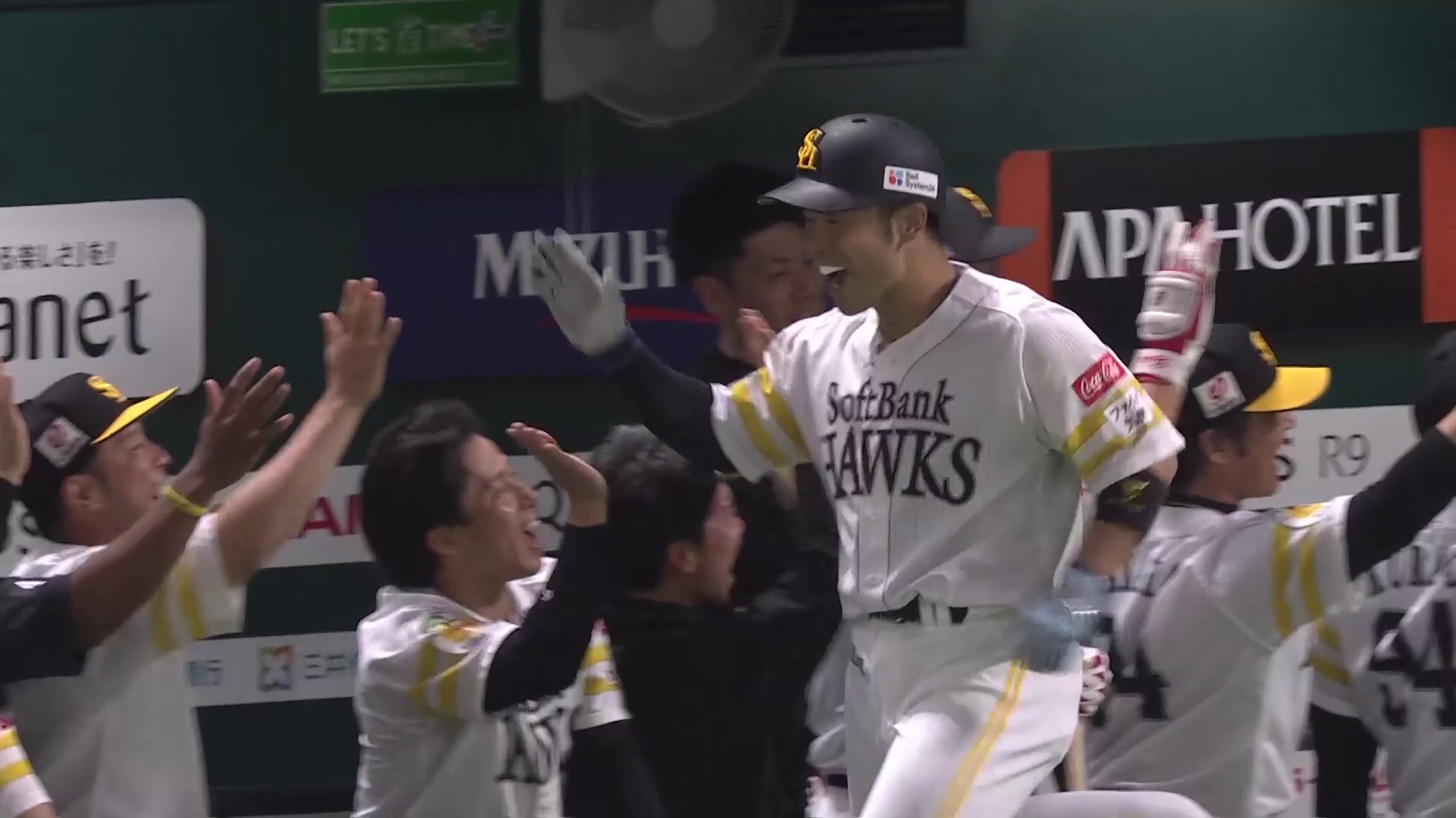 【4回裏】待望の一発!! ホークス・近藤健介 ライトへ今季第1号先制2ランホームランを放つ!! 2025年6月15日 福岡ソフトバンクホークス 対 横浜DeNAベイスターズ