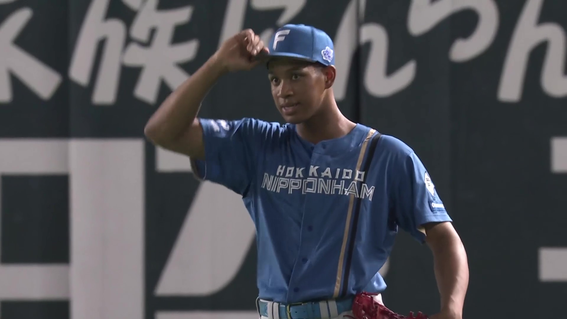 【4回裏】強肩で魅せた!! ファイターズ・万波中正 好返球でライトゴロを完成させる!! 2025年8月9日 福岡ソフトバンクホークス 対 北海道日本ハムファイターズ
