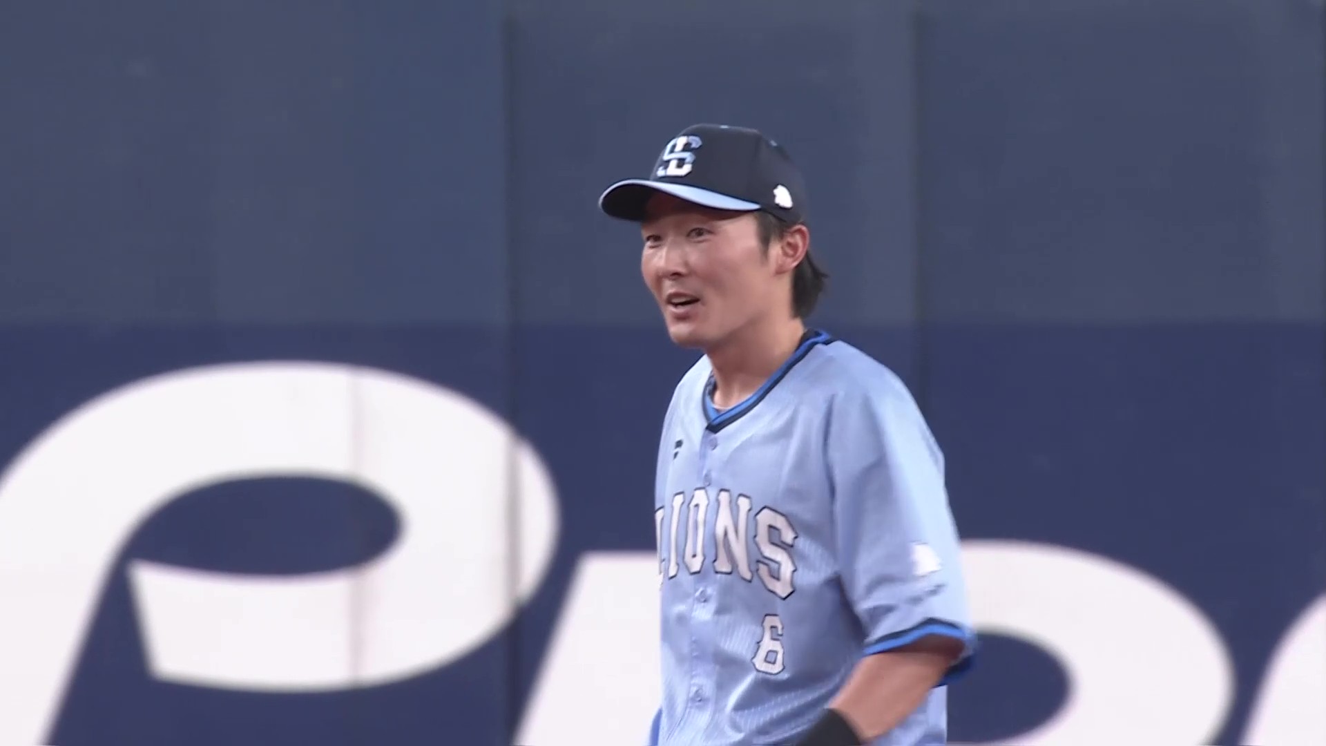 【4回裏】流石の守備!! ライオンズ・源田壮亮 イレギュラーに対応しダブルプレーを演出!! 2025年8月15日 オリックス・バファローズ 対 埼玉西武ライオンズ