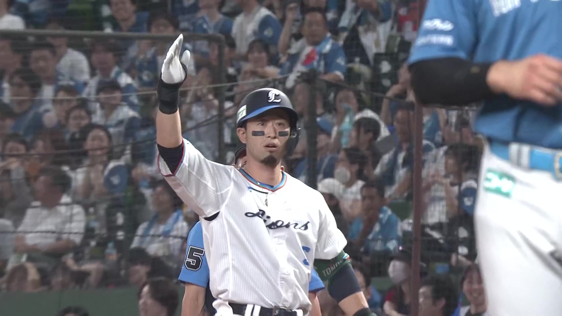 【7回裏】代打の期待に応える!! ライオンズ・外崎修汰 一二塁間を抜ける同点のタイムリーを放つ!! 2025年6月28日 埼玉西武ライオンズ 対 北海道日本ハムファイターズ