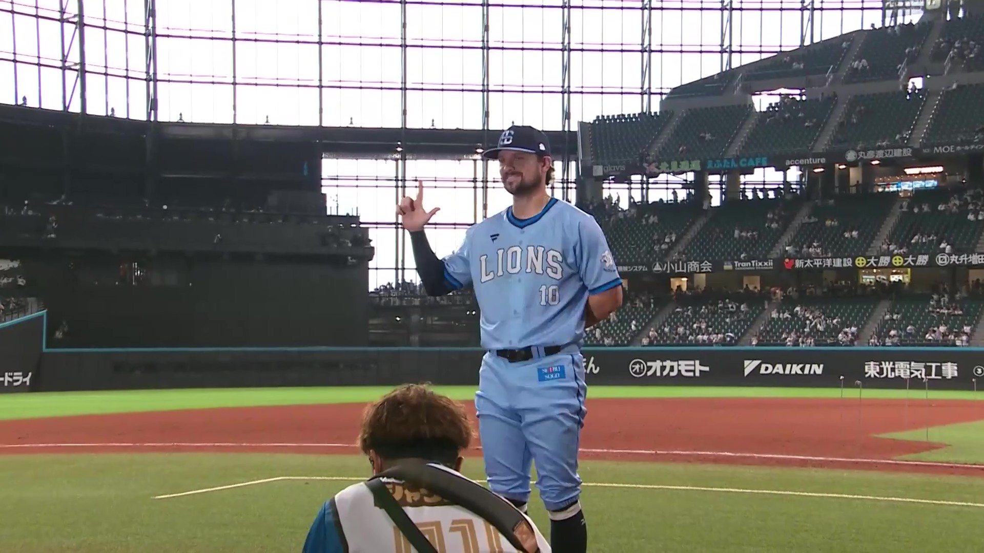 西武ライオンズ　日本ハムファイターズ　試合球 試合終盤で逆転！！長谷川信哉選手が決めた！】埼玉西武