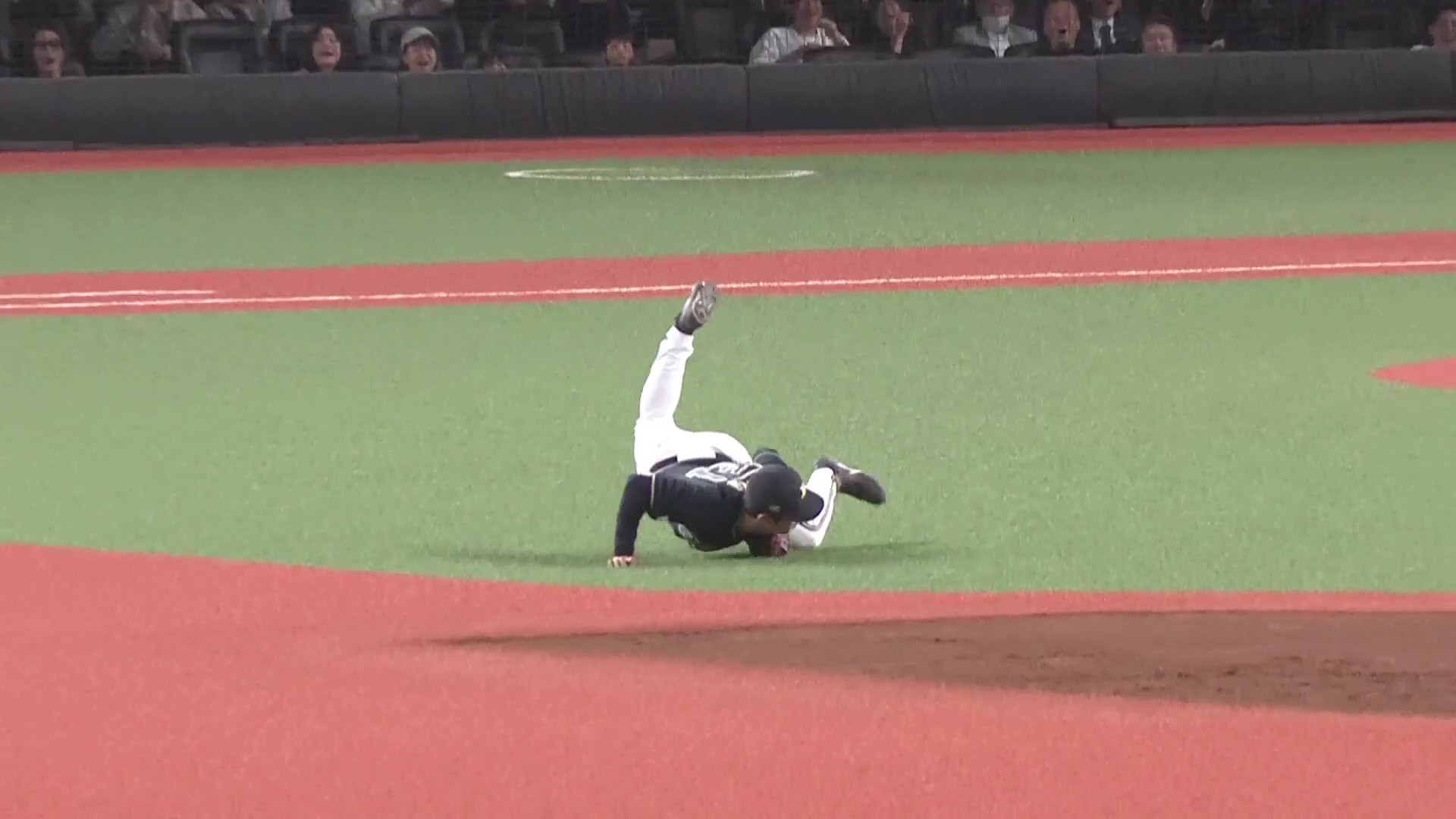 【6回裏】ピンチを救うファインプレー!! バファローズ・太田椋 鋭い打球をダイビングキャッチ!! 2025年4月25日 埼玉西武ライオンズ 対 オリックス・バファローズ