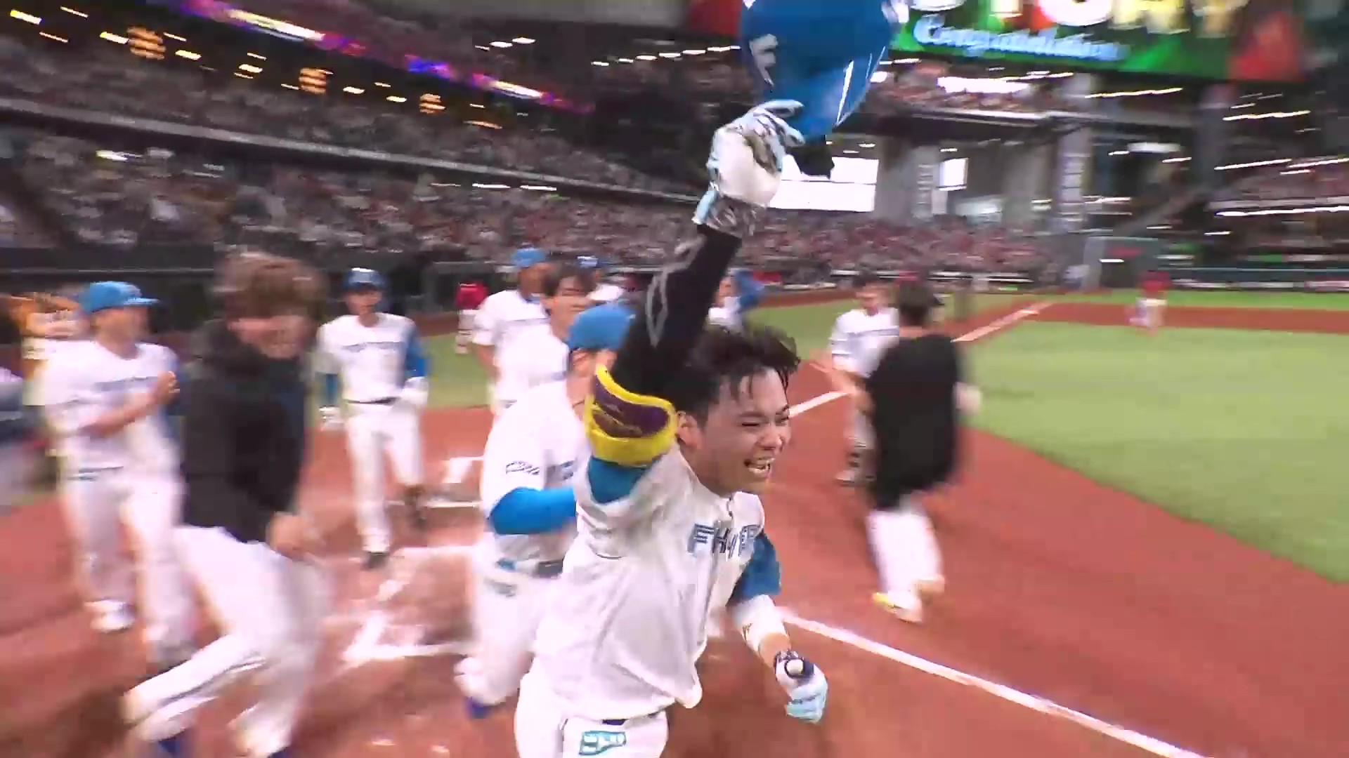 【10回裏】劇的幕切れ!! ファイターズ・田宮裕涼 ライトへの第2号ソロホームランでサヨナラ!! 2025年6月15日 北海道日本ハムファイターズ 対 広島東洋カープ