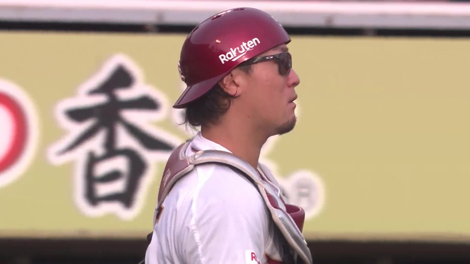 【8回表】隙を見逃さない!! イーグルス・安田悠馬 3塁ランナーを牽制で刺した好守備!! 2024年9月28日 東北楽天ゴールデンイーグルス 対 オリックス・バファローズ