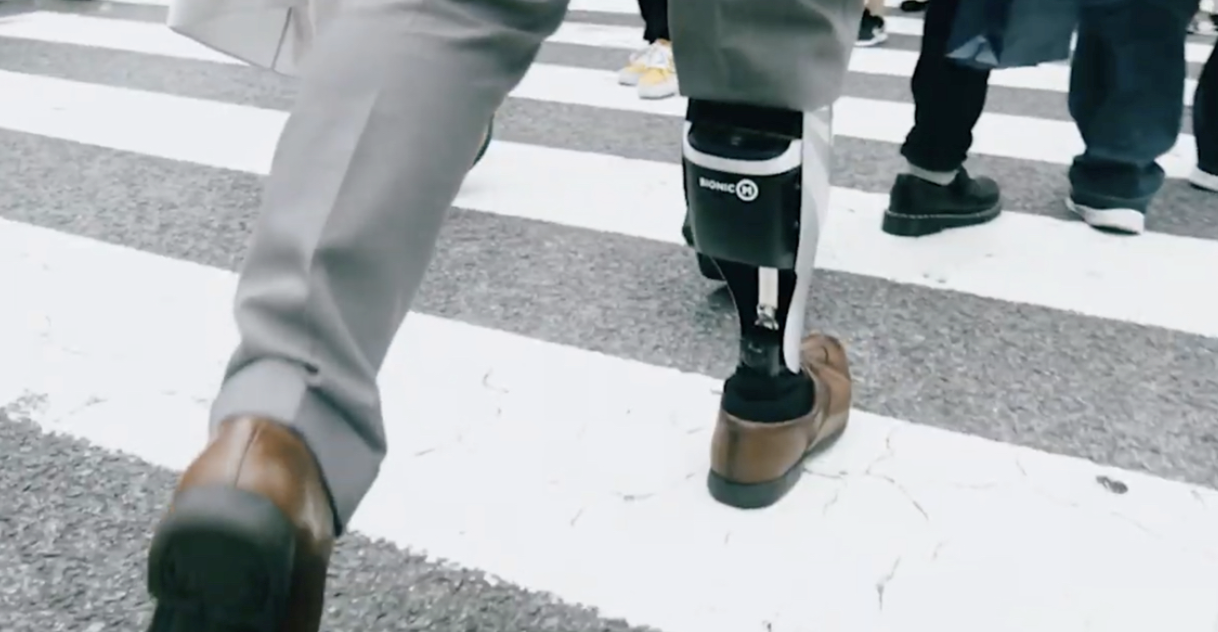 義足をロボット化！ スムーズな歩行を補助するパワード義足「BionicM」 - bouncy / バウンシー | Yahoo! JAPAN