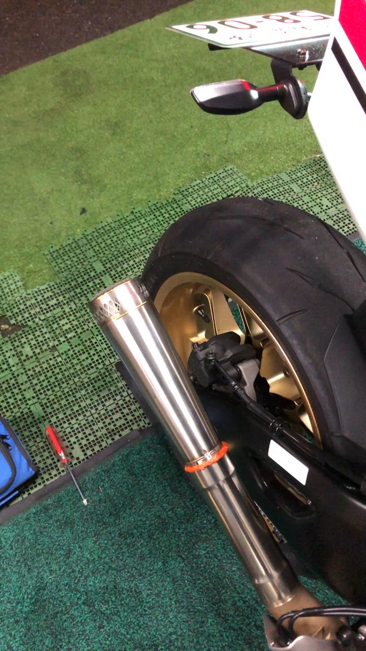 Amazon | Yubbuio バイクマフラー スリップオンマフラー バイク