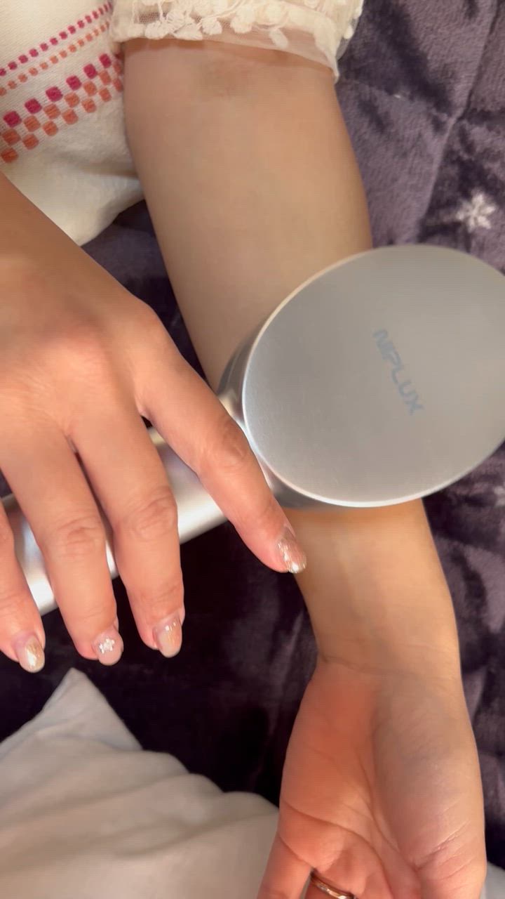 NIPLUX 美顔の秘訣は頭筋から 電気ブラシ 美顔器 EMS LIFT BRUSH
